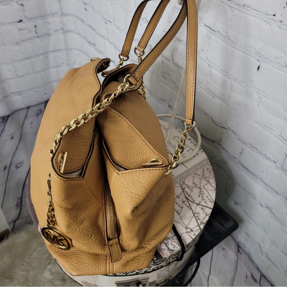 Michael Kors Tan Shoulder Bag - Picture 6 of 16